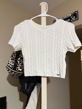 Hollister Cream Cable Knit Short Sleeve Crewneck Sweater